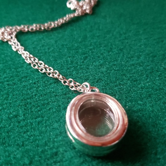 Women's fashion oval magnetic necklace - Picture 2 of 5